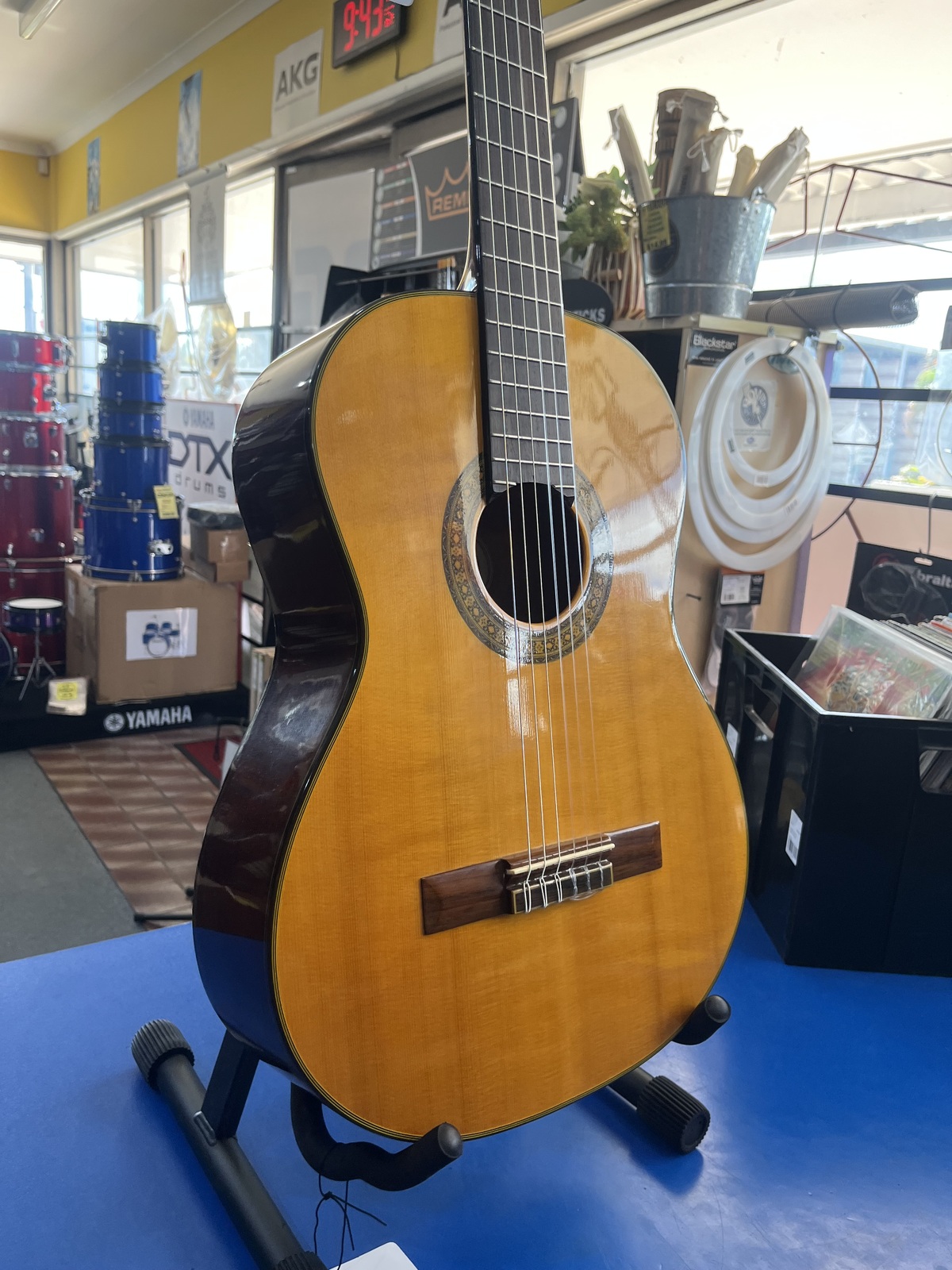 SECOND HAND SUZUKI CLASSICAL GUITAR SCG20